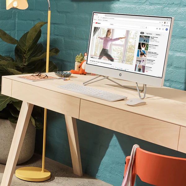 Моноблок HP AIO 24 (i3-1215U/ 23.8" FHD VA AG/ Iris Xe/4GB/ 256GB/ DOS/ noODD/ USB kbd+mouse/ kbd_ENG/ Starry white)